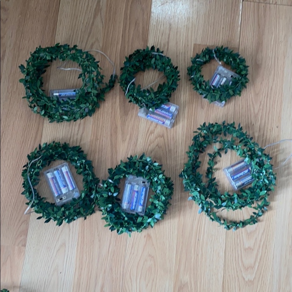 6 strands of garland twinkle lights. Never used!!